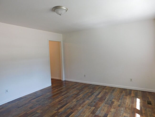 Building Photo - 4004 Brandywine Dr