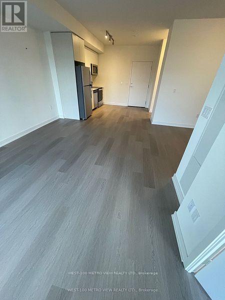 Building Photo - 859 The Queensway