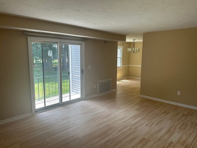 Building Photo - 84 Tennis Plaza Rd
