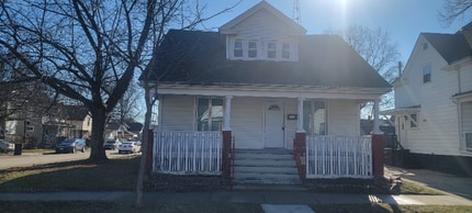 907 English St