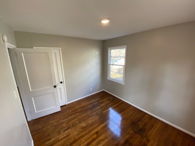 Foto del edificio - 46 Lakeside Dr