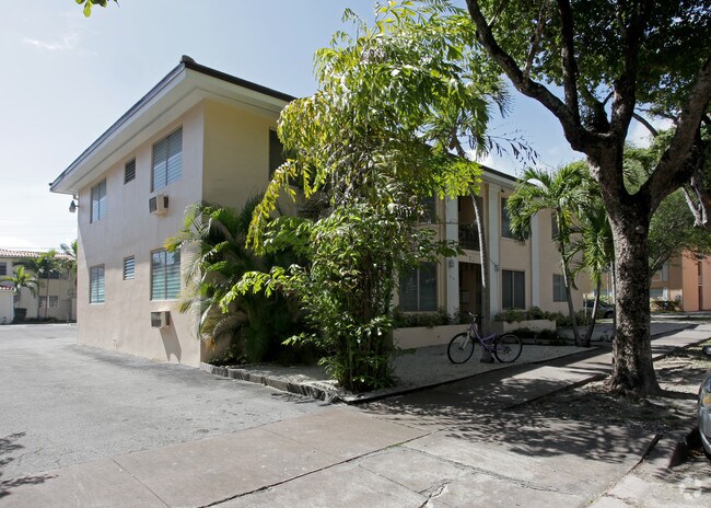 Foto del edificio - 234 Santillane Ave