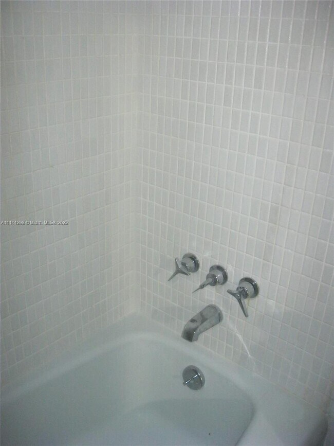 Foto del edificio - 7441  Wayne Ave  12C Miami Beach Fl 33141