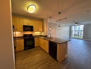 Interior Photo - Stadium House Apartments