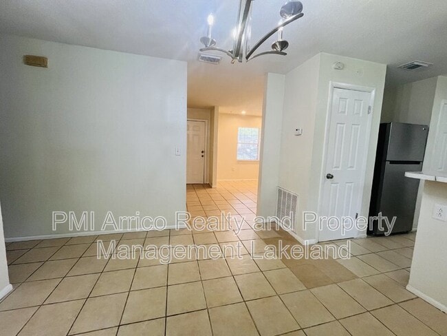 Building Photo - 1207 Robert King High Dr