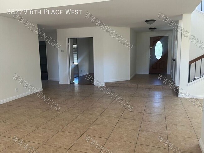 Foto del edificio - 38229 6th Pl W