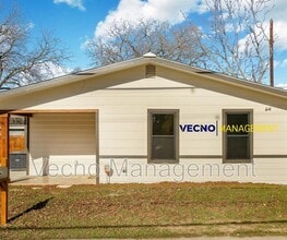 Building Photo - 129 E Torrey St