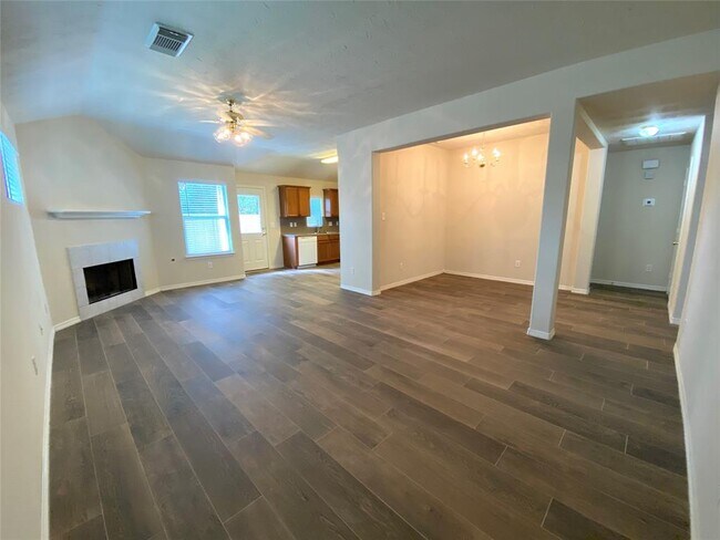 Foto del edificio - 5005 Deer Path Dr