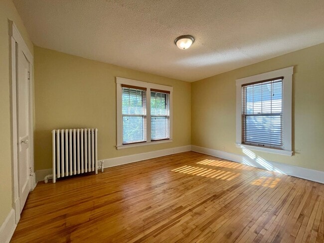 Building Photo - Elegant 4 Bedroom 2 Bathroom Home in South Minneapolis!