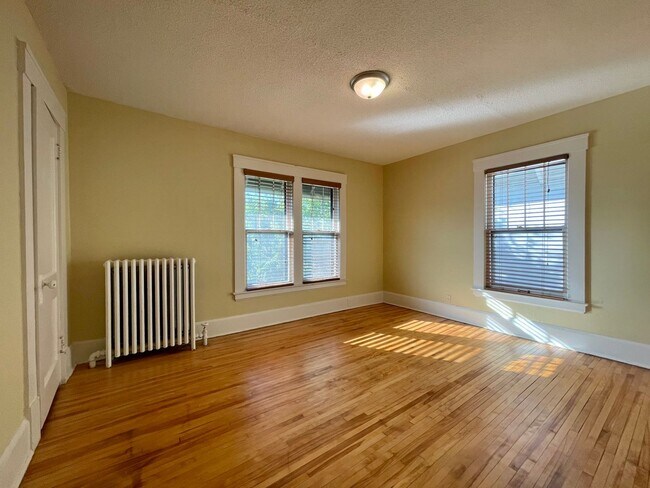 Foto del edificio - Elegant 4 Bedroom 2 Bathroom Home in South Minneapolis!