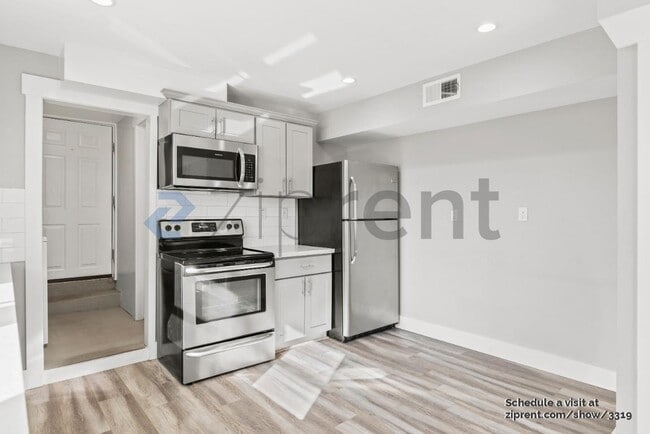 Building Photo - Unit A