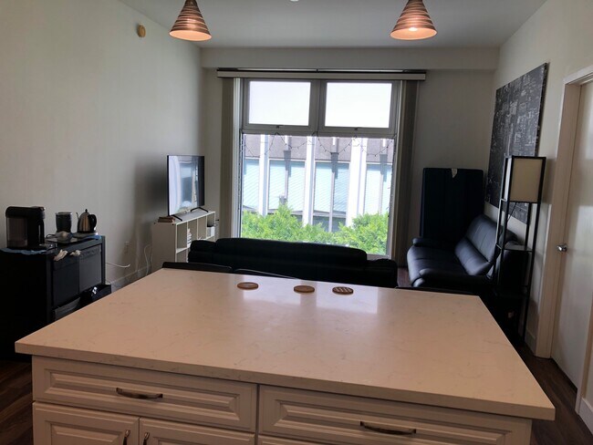 Foto del edificio - 630 W 6th St
