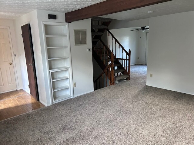 Foto del edificio - 4542 Treeview Ct