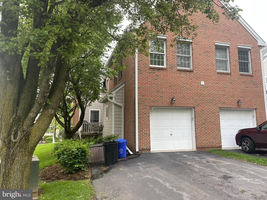 Primary Photo - 449 Wharton Blvd