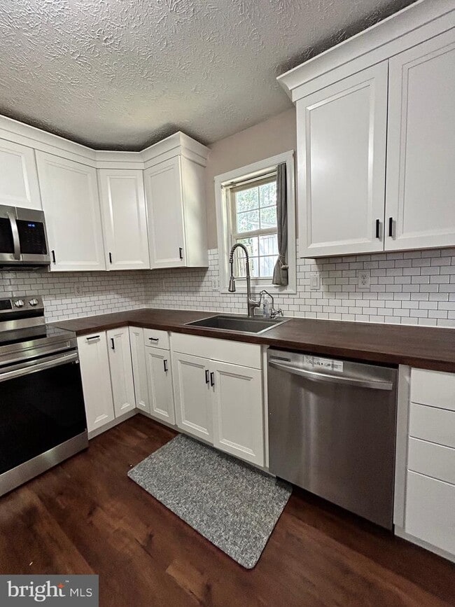 Building Photo - 101 Hibiscus Ct