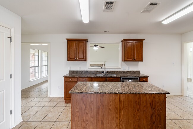 Building Photo - 1375 Selby Phillips Dr