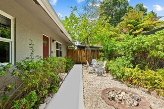 Building Photo - 615 SW 16th Ct