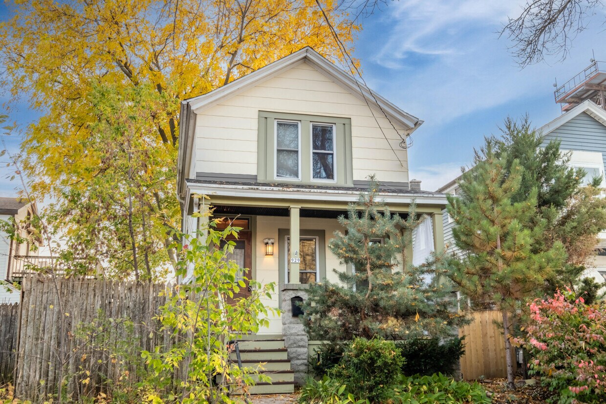 Foto principal - 929 E Hamilton St