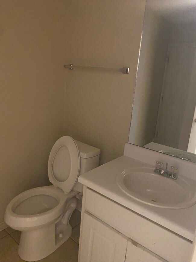 Building Photo - 412 Tina Hely Ct