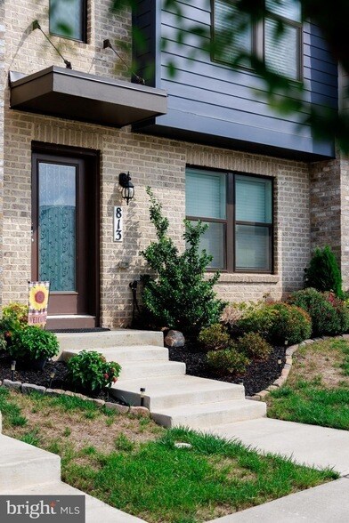 Foto del edificio - 813 Bond St