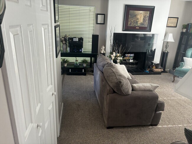 Foto del edificio - 5503 Walden Wood Cir