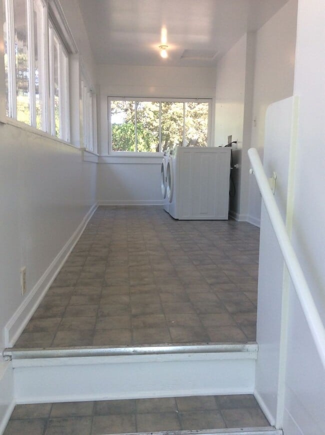 Building Photo - Cora House