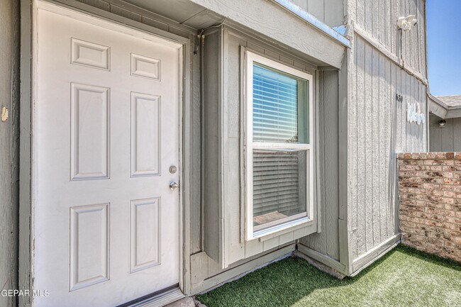 Foto del edificio - 630 White Cliffs Dr