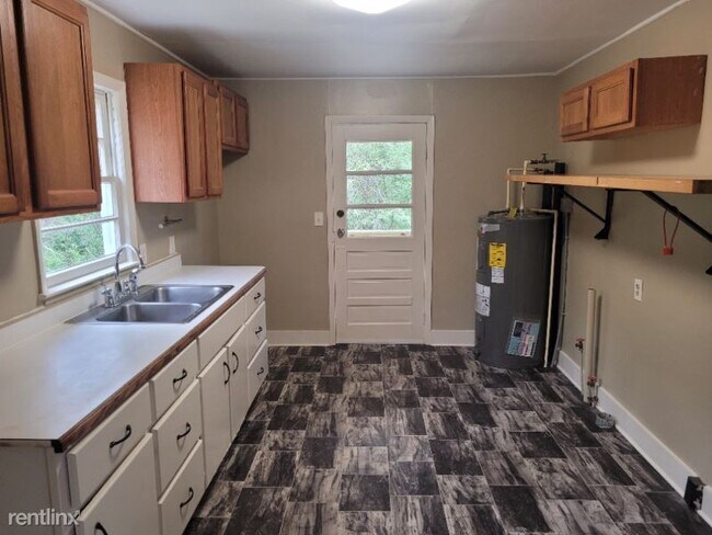 Building Photo - 3 br, 1 bath House - 204 West Watson Street