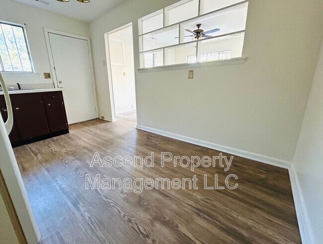 Foto del edificio - 1106 N Hickory St