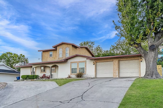 Building Photo - 515 W Crestline Dr