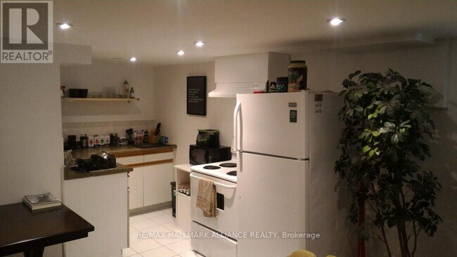 Building Photo - 94 Hurley Rd