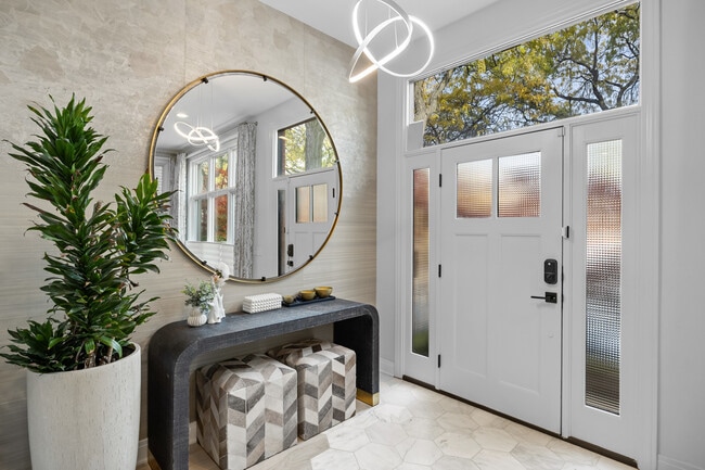 Foto del edificio - 1852 N Mohawk St