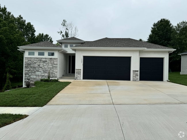 Building Photo - 1505 SW Heartwood Dr