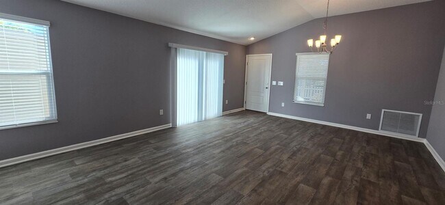 Building Photo - 2803 Hull Ln