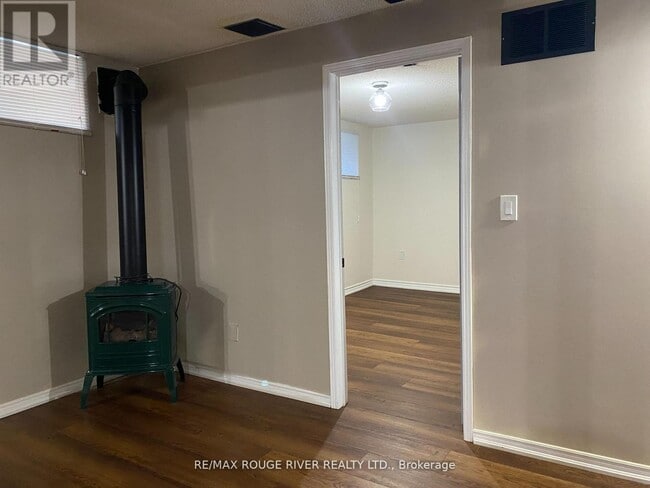 Building Photo - 35 Meekings Dr