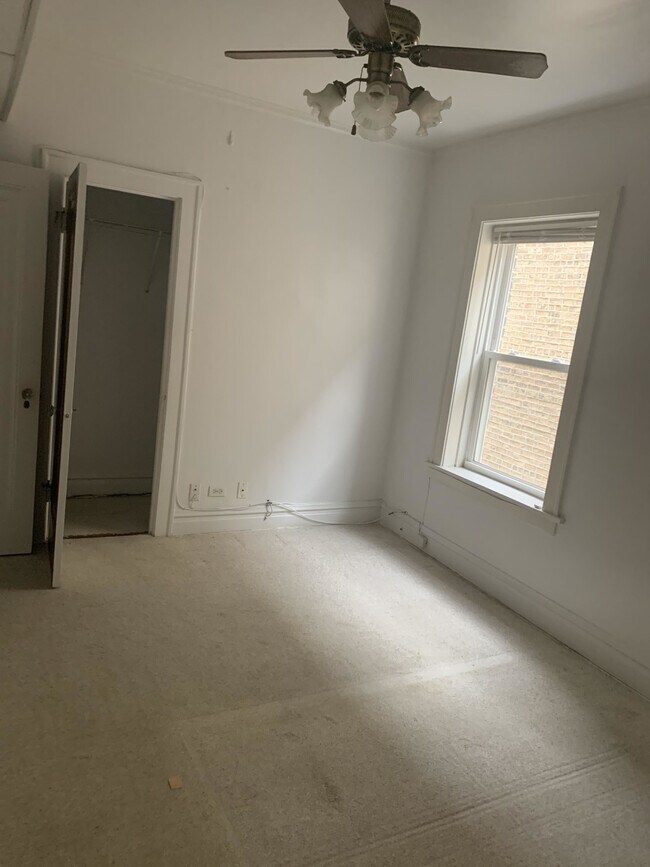 Bedroom - 6229 N Claremont Ave