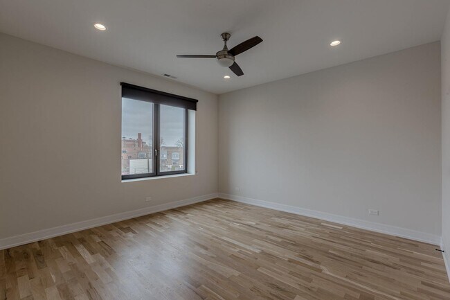 Building Photo - 2556 W Armitage Ave