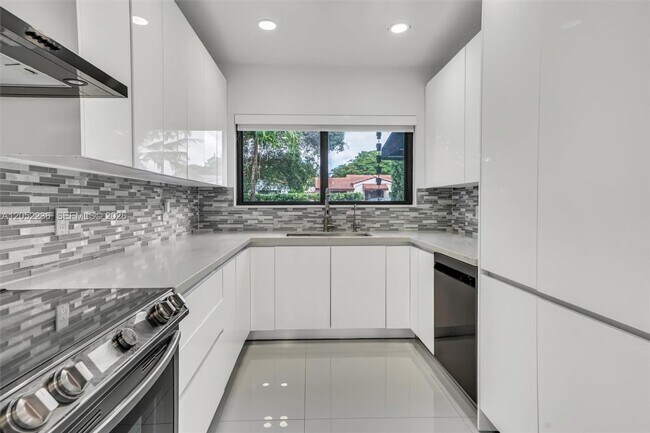 Foto del edificio - 2484 SW 25th St