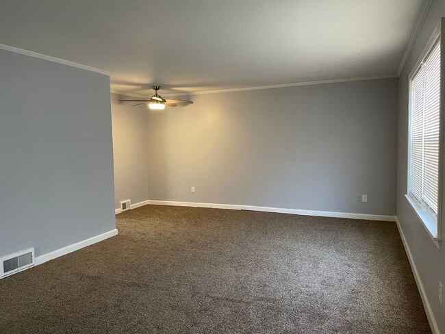 Building Photo - {7516} Prairie Village Ranch | Fenced Backyard | 1 car garage