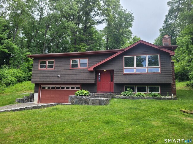 Foto del edificio - 163 Candlewood Lake Rd