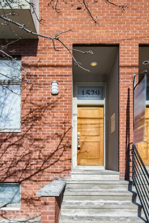 Primary Photo - 1529 Fairmount Ave