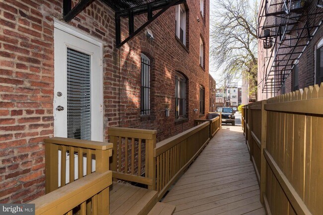 Foto del edificio - 1736 18th St NW