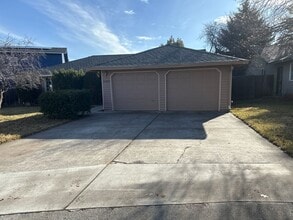 Building Photo - 61823 Avonlea Cir