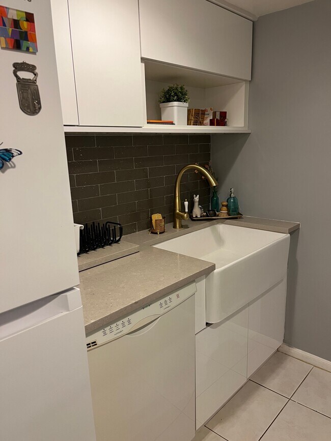 Foto del edificio - 896 SW 9th Street Cir