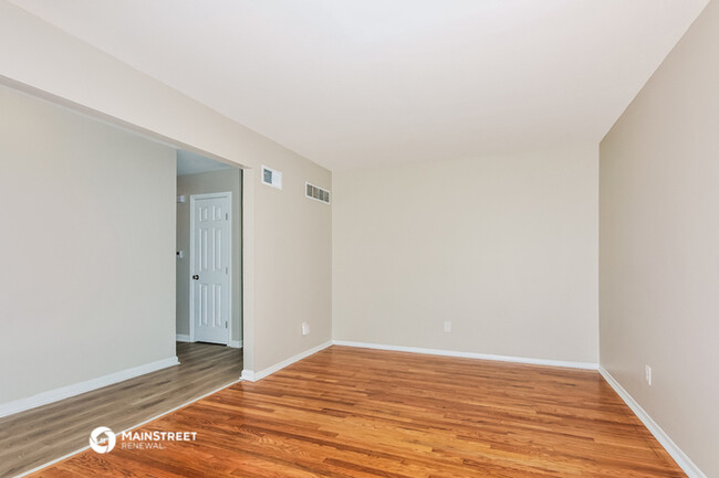 Building Photo - 6867 Thurston Ave