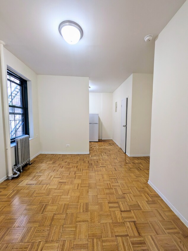 Primary Photo - 528 E 79th St