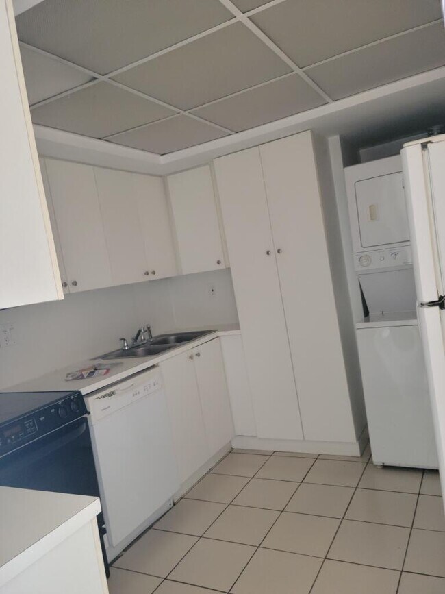 Foto del edificio - 8775 Park Blvd