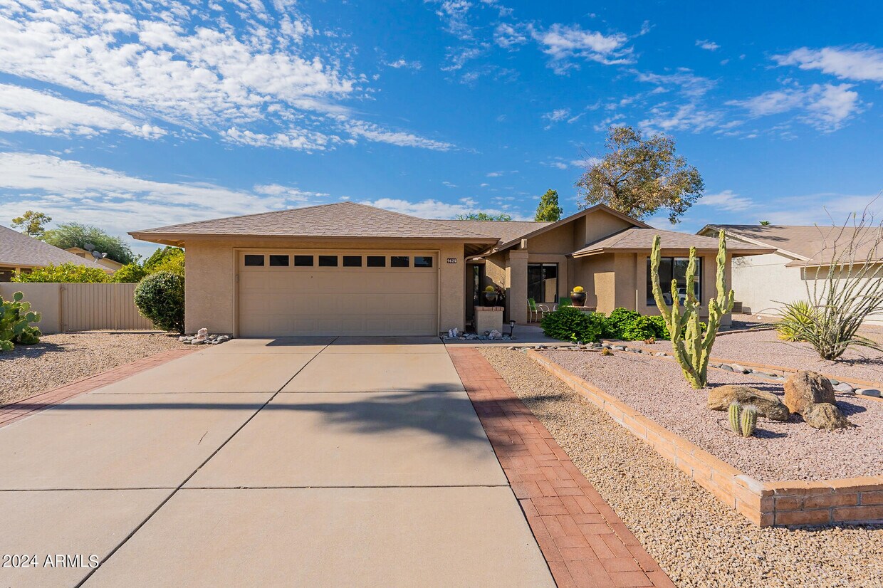 Primary Photo - 9625 W Taro Ln
