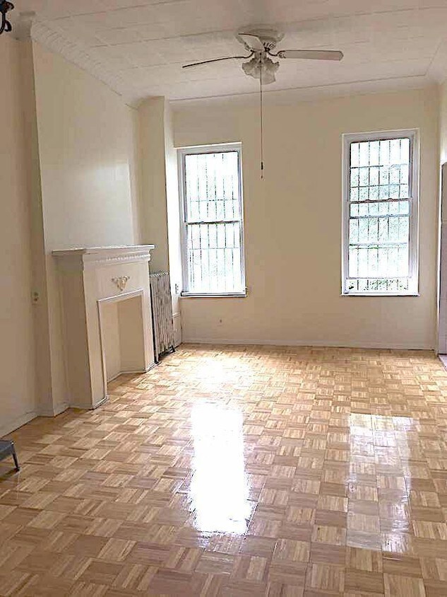 Primary Photo - 223 Smith St