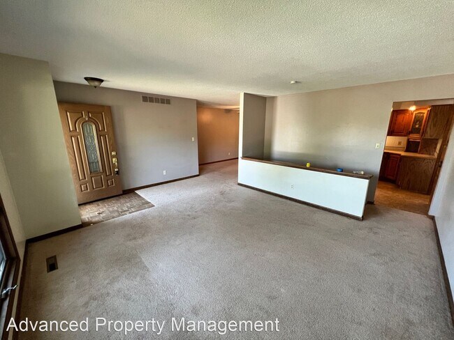 Building Photo - 5 br, 2.5 bath House - 405 Warner Park Rd.